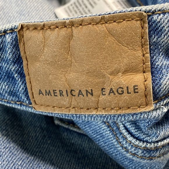American Eagle Mom Cutoff Jean Womens Size 2 Shortie Stretch Denim Distressed - Picture 4 of 8
